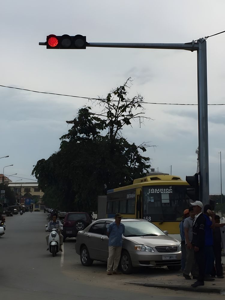 Traffic signals – Svay Rieng, NR21, Ta Khmau