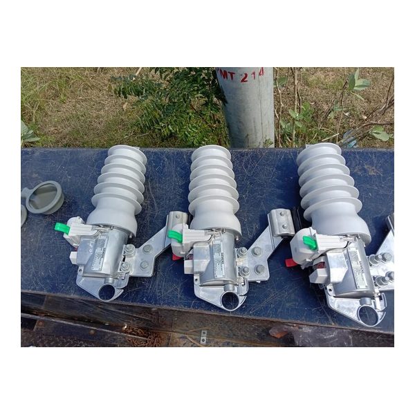 Dead-end clamp set with polymer insulator